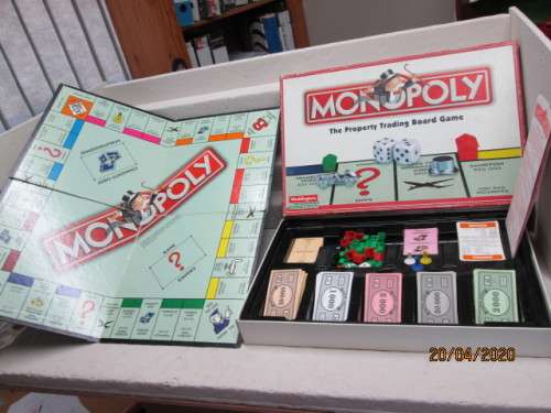MONOPOLY BOARD GAME - LOT 410AA