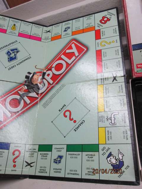MONOPOLY BOARD GAME - LOT 410AA