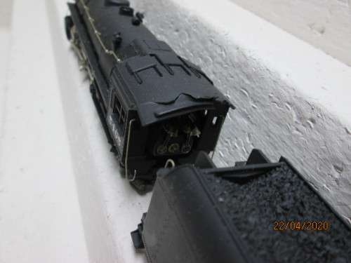 HO SCALE : RIVAROSSI 4-6-4 NEW YORK CENTRAL STEAM LOCOMOTIVE - LOT 457AA