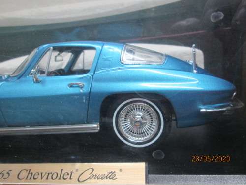1:18 SCALE : MAISTO CHEVROLET CORVETTE 1965 (BOXED) - LOT 850AA