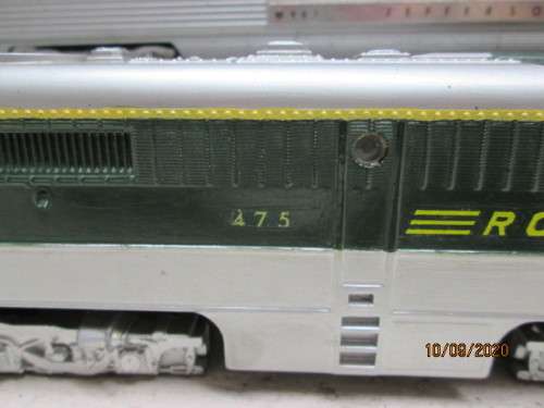 S SCALE : AMERICAN FLYER : DIESEL LOCOMOTIVES  WITH X4 PASSENGER COACHES - ROCKET SET