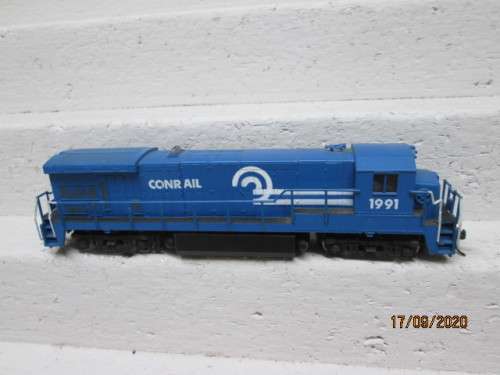 HO SCALE : BACHMANN : CONRAIL DIESEL LOCOMOTIVE