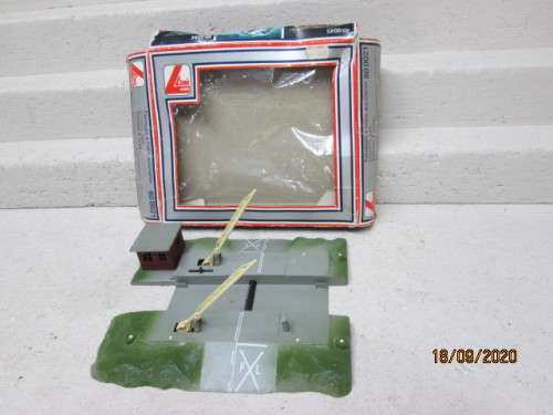 HO SCALE : LIMA : RAILCROSSING - BOXED