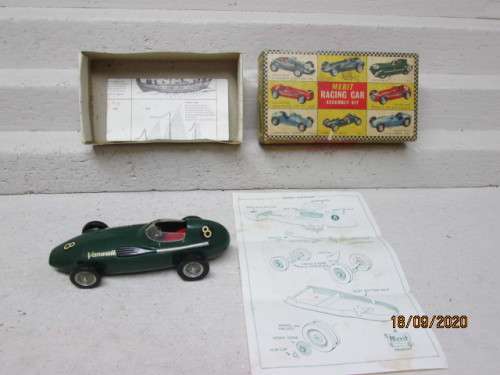 1:24 SCALE : MERIT RACING CAR - VANWALL 1956 - BOXED