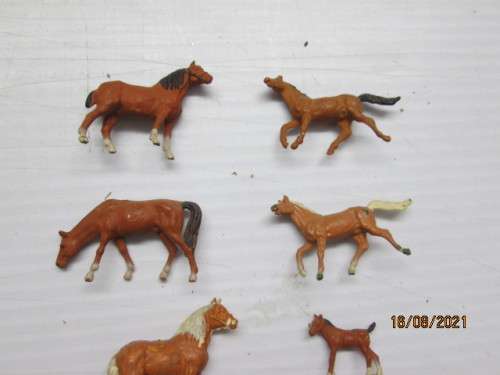 HO SCALE : VARIOUS HORSES - X7
