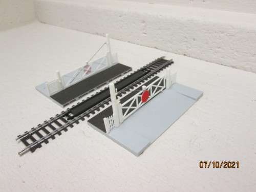 HO / OO SCALE : RAIL CROSSING