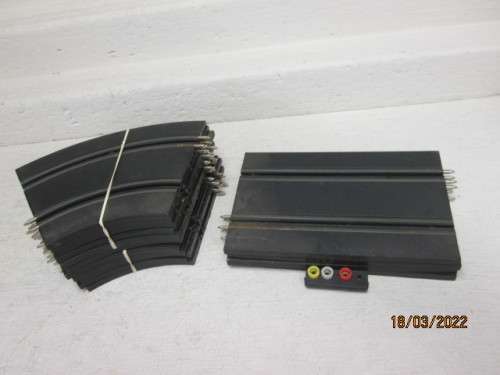 1: 43 SCALE : SLOT CAR TRACK