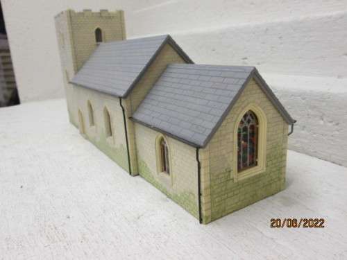 OO SCALE : LARGE CASTLE TYPE CHURCH BUILDING