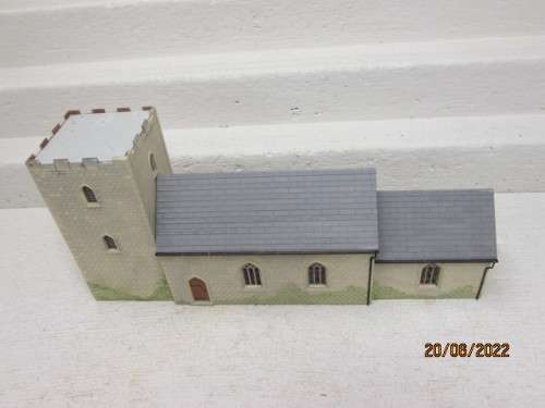 OO SCALE : LARGE CASTLE TYPE CHURCH BUILDING