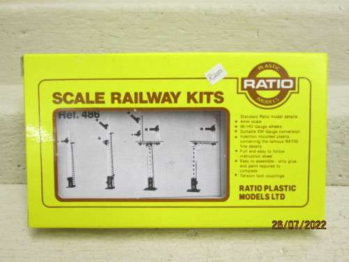 HO / OO SCALE : RATIO - LNER LATTICE POST SIGNALS - KIT - BOXED