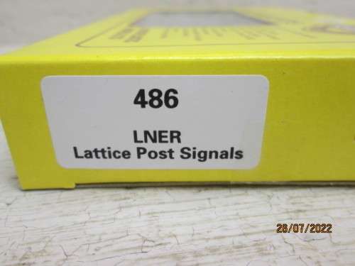 HO / OO SCALE : RATIO - LNER LATTICE POST SIGNALS - KIT - BOXED