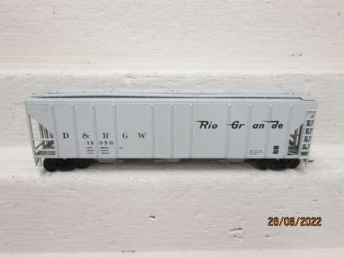 HO SCALE : INTERMOUNTAIN - RIO GRANDE 50FOOT 3-BAY  - CLOSED HOPPER WAGON - BOXED