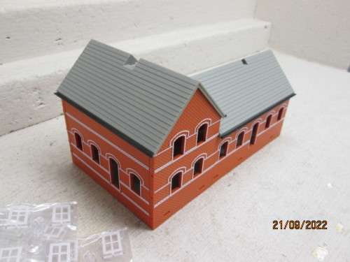 OO SCALE : L-SHAPE STATION PLATFORM BUILDING