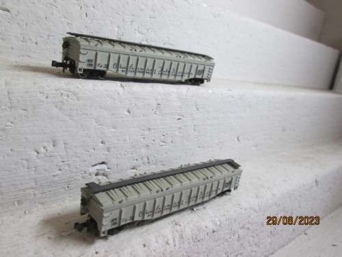 N SCALE : X2 COVERED 50FT GONDOLA`S
