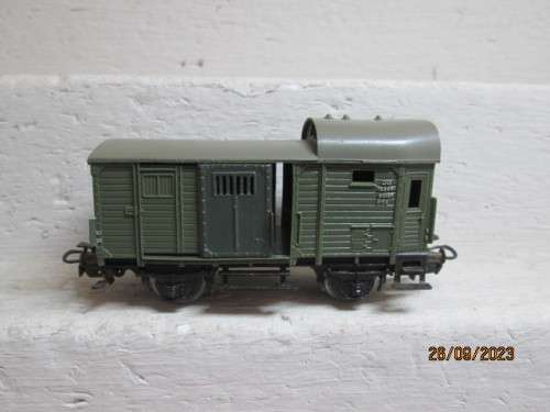HO SCALE : MARKLIN - SHORT GREEN CABOOSE WAGON
