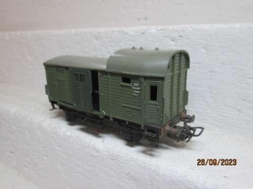 HO SCALE : MARKLIN - SHORT GREEN CABOOSE WAGON