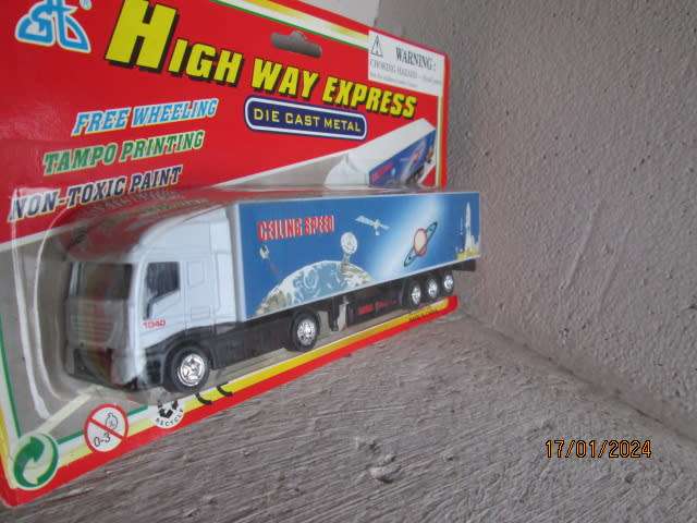 HO SCALE - DIE CAST - ROAD TRUCK & TRAILER -BOXED