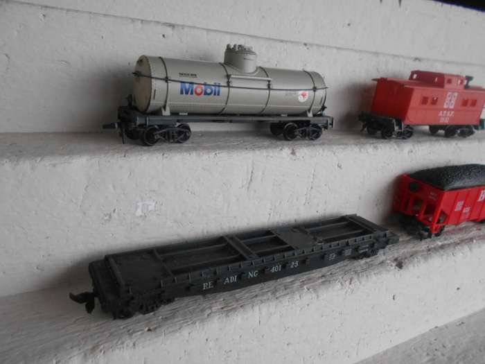 HO SCALE - AMERICAN GOODS WAGONS - X4