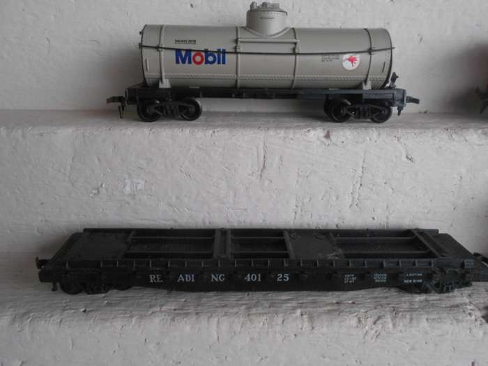 HO SCALE - AMERICAN GOODS WAGONS - X4