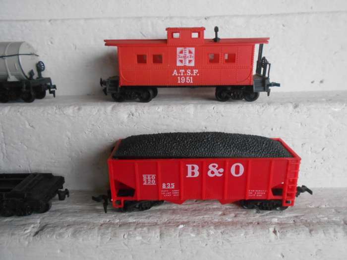 HO SCALE - AMERICAN GOODS WAGONS - X4