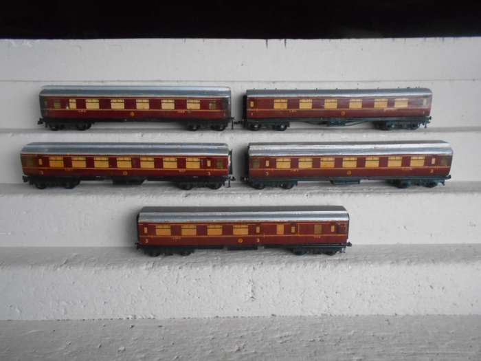 OO SCALE - HORNBY - LMS COACHES - X5