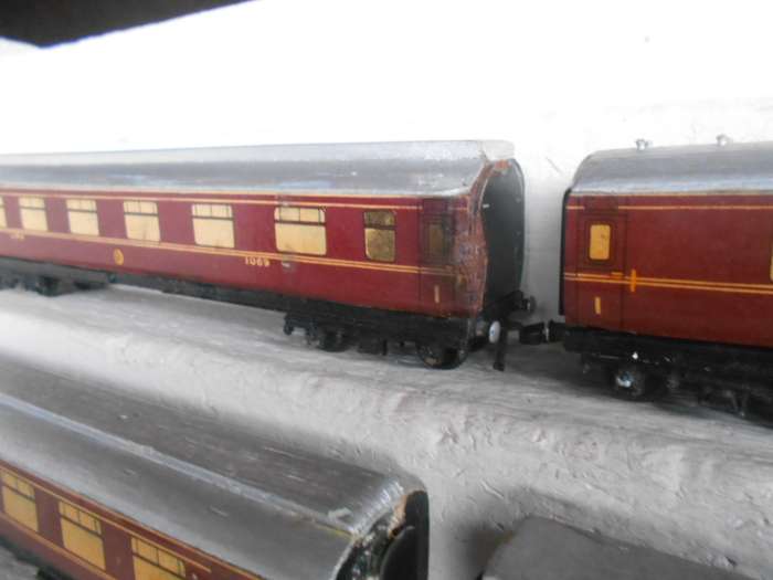 OO SCALE - HORNBY - LMS COACHES - X5