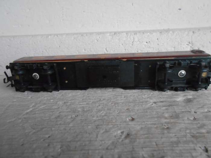 OO SCALE - HORNBY - LMS COACHES - X5