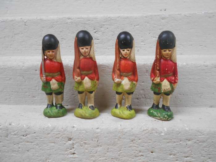FOREIGN CERAMIC SOLDIERS - X4