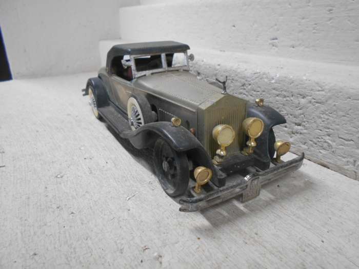 VERY OLD BATTERY OPERATED CAR - MADE IN HONG KONG