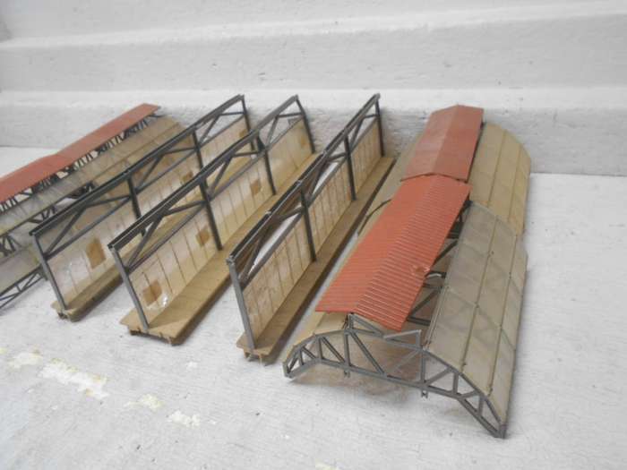 HO SCALE - STATION PLATFORM WITH CANOPYS
