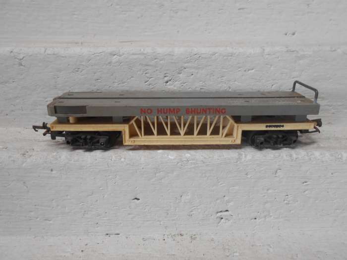 OO SCALE - TRIANG - SLOT CAR OFFLOADING WAGON