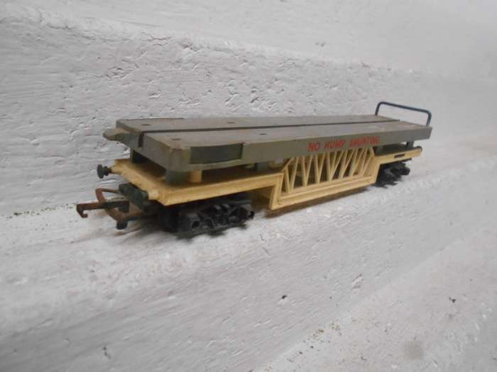 OO SCALE - TRIANG - SLOT CAR OFFLOADING WAGON