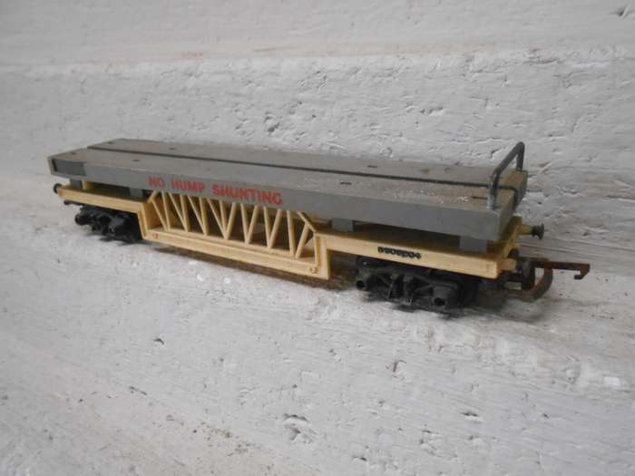 OO SCALE - TRIANG - SLOT CAR OFFLOADING WAGON