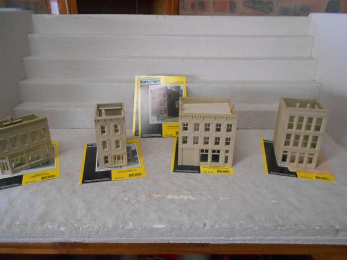 HO SCALE - DPM BUILDINGS - X4
