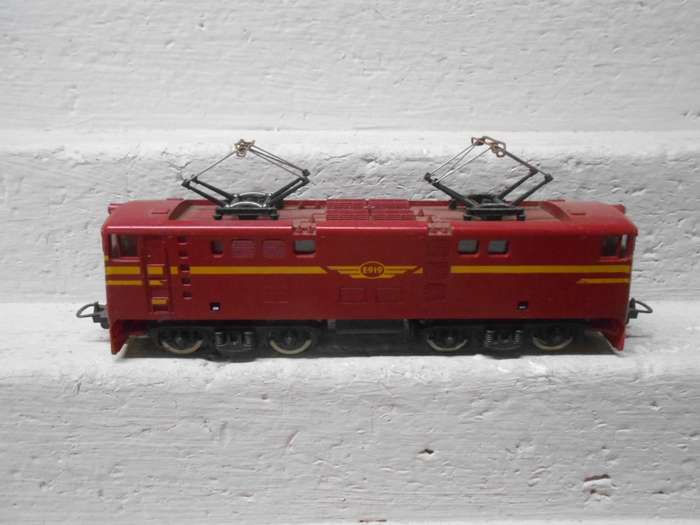 HO SCALE - LIMA - SAR - RED 5E DUMMY LOCOMOTIVE