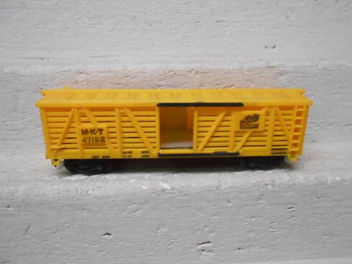 HO SCALE -  41 FT MKT - CATTLE CAR WAGON