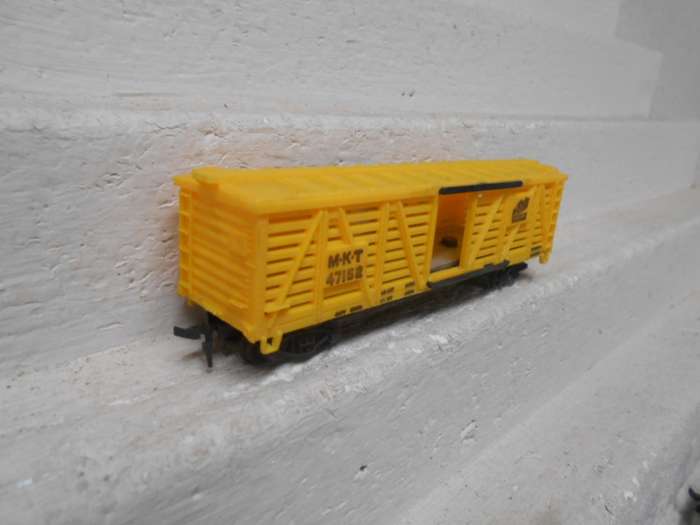 HO SCALE -  41 FT MKT - CATTLE CAR WAGON