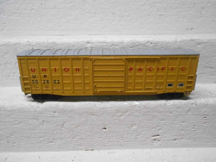 HO SCALE - 51 FT UNION PACIFIC BOX CAR