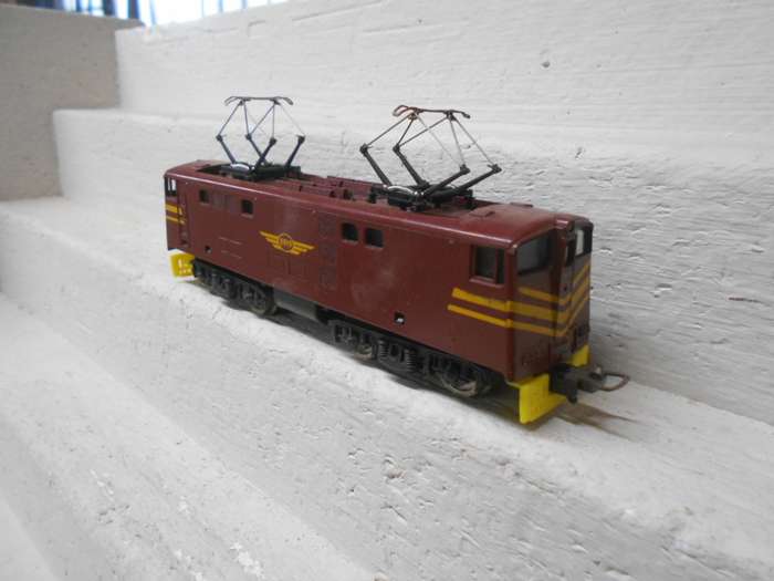 HO SCALE - LIMA - BROWN - 5E DUMMY ELECTRIC LOCOMOTIVE
