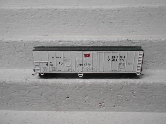 HO SCALE - LEHIGH VALLEY - 51 FT - BOX CAR