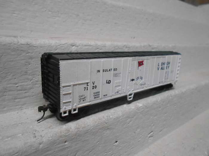 HO SCALE - LEHIGH VALLEY - 51 FT - BOX CAR