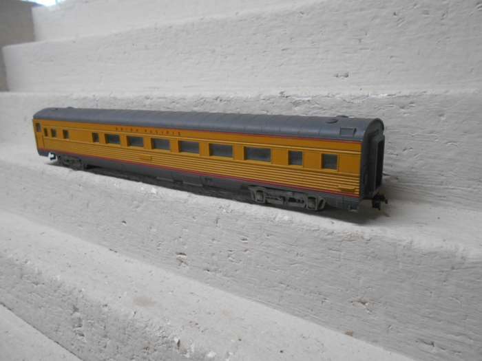 HO SCALE -CONCOR - UNION PACIFIC - LONG PASSENGER COACH - BOXED