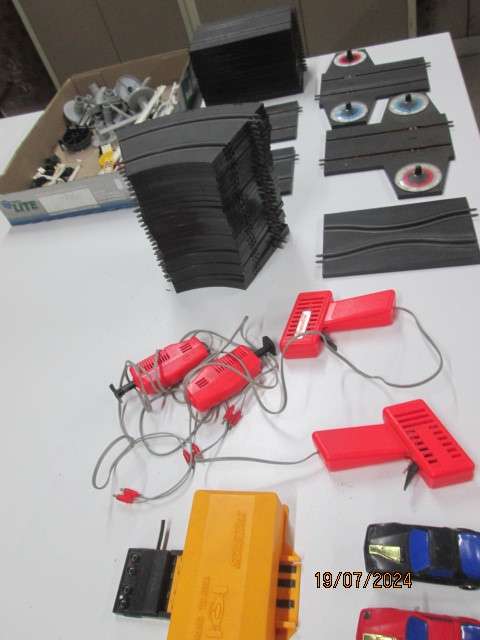 SPEEDTRAX - GRAND TOURISM SLOT CAR - 1:43 SCALE - SET
