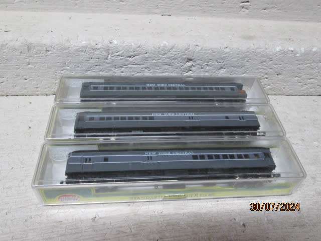 N SCALE - MODEL POWER - NEW YORK CENTRAL -  X3 COACHES - BOXED