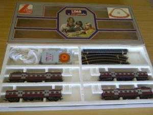 LIMA SOUTH AFRICAN RAILWAYS MODEL TRAIN SET (SUBURBAN SET)