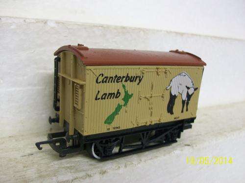 OO HORNBY 'CANTERBURY LAMB' CLOSED VAN - LOT 900A