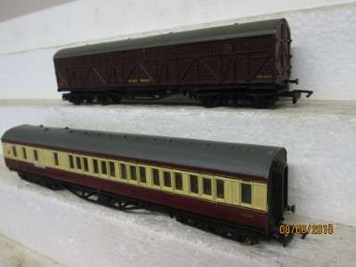 OO SCALE : MAINLINE x2 BR COACHES - LOT 360E