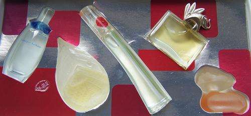 BOXED SET OF KENZO MINIATURE BOTTLES OF PERFUME.