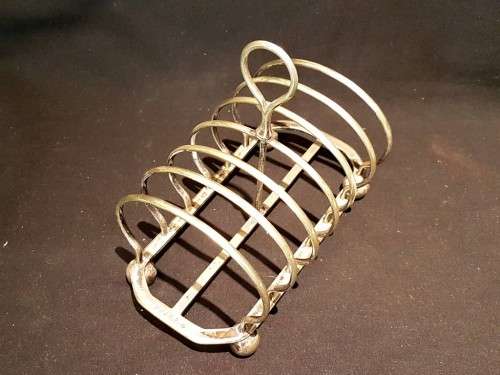 Toast rack -  Silver plated  - Hallmarked - A beautiful piece at a low price, bid now!
