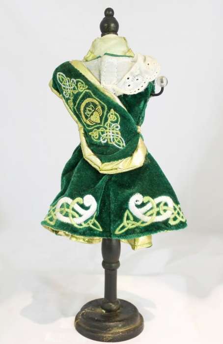 Jewelry stand - green dress